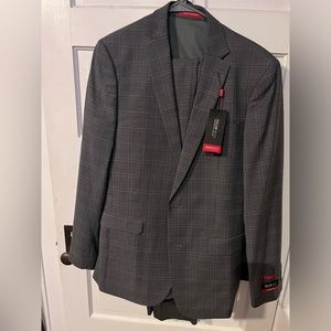Brand new Kenneth Cole Awearness slim fit suit 40L/34W